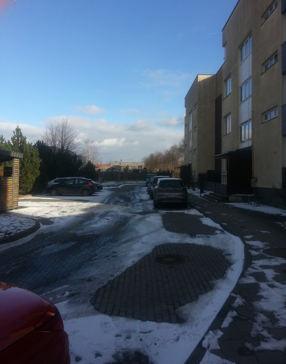 KLAIPĖDOJE MOKYKLOS G. PARDUODAMOS 2 PARKINGO VIETOS