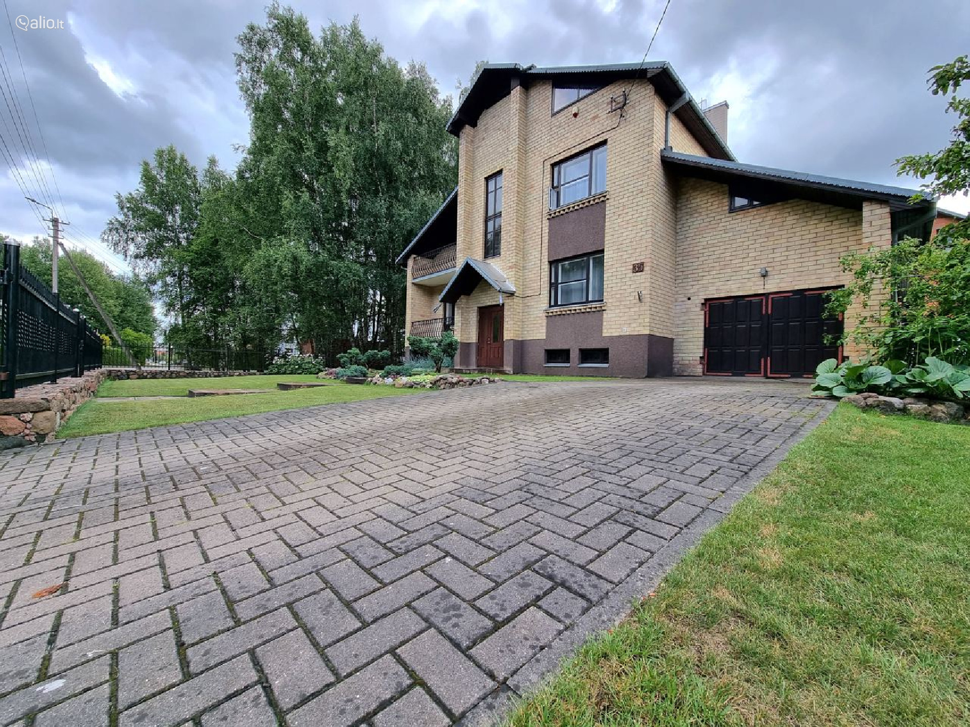 PARDUODAMAS ERDVUS NAMAS ŠALIA MIŠKO PANEVĖŽYJE