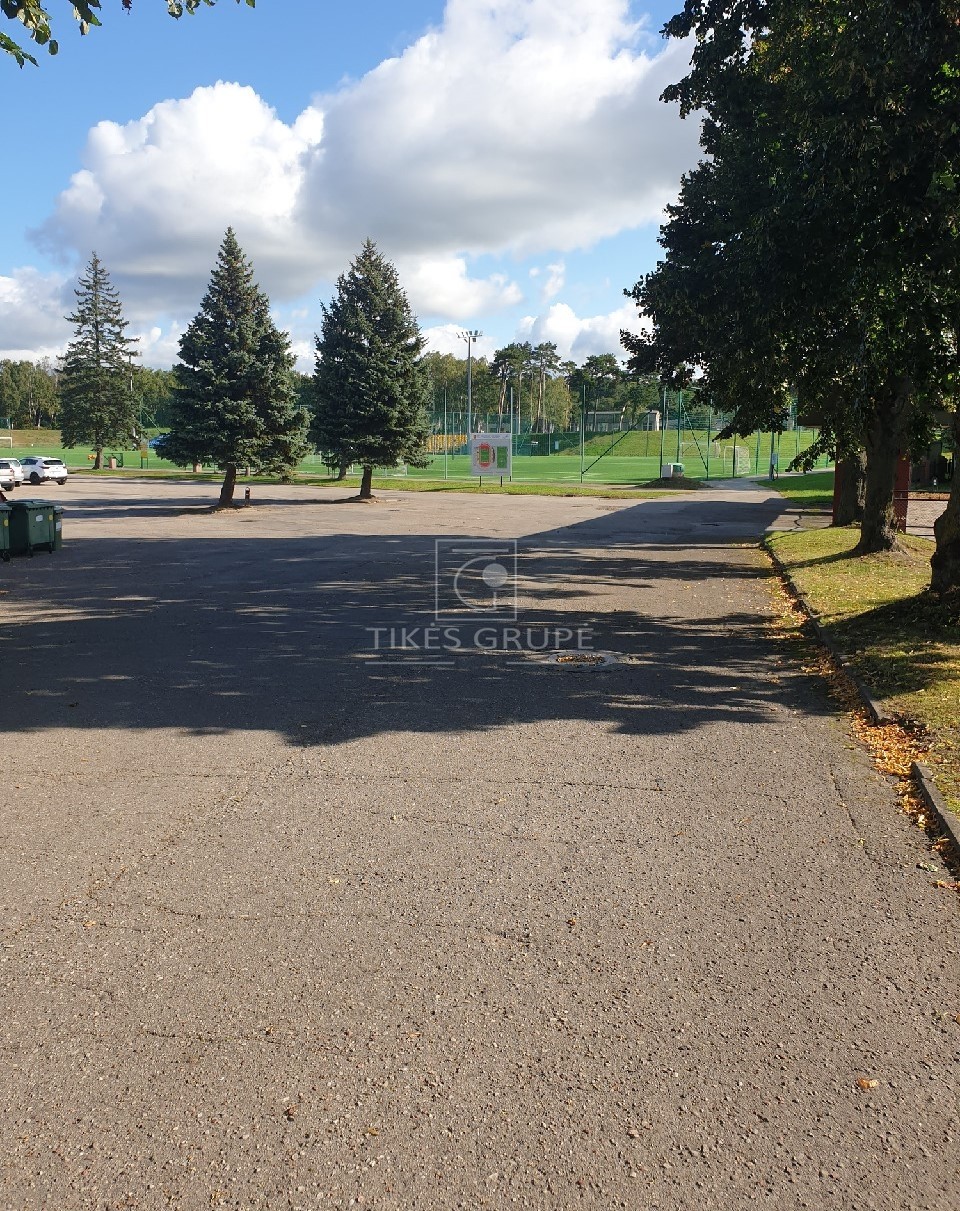 Klaipėdoje Sportininkų g., parduodama kiemo aikštelės dalis 45.18 arų.