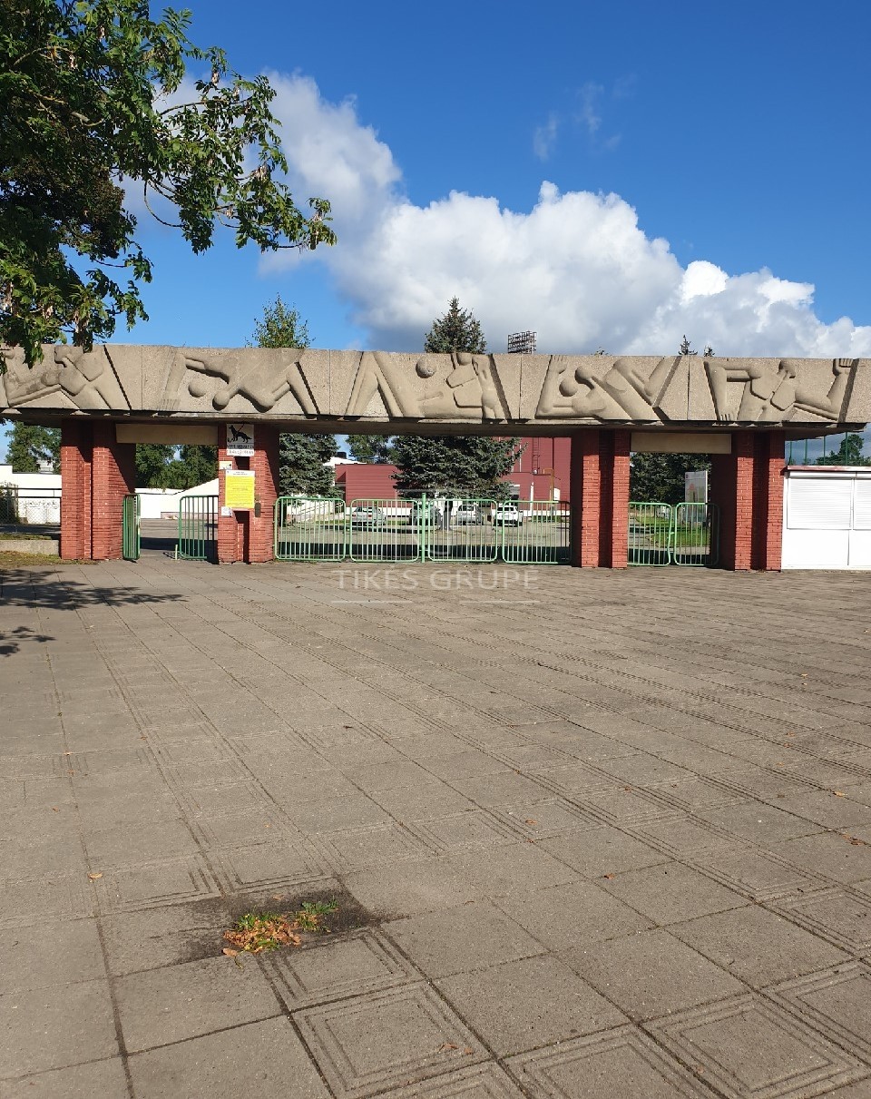 Klaipėdoje Sportininkų g., parduodama kiemo aikštelės dalis 45.18 arų.