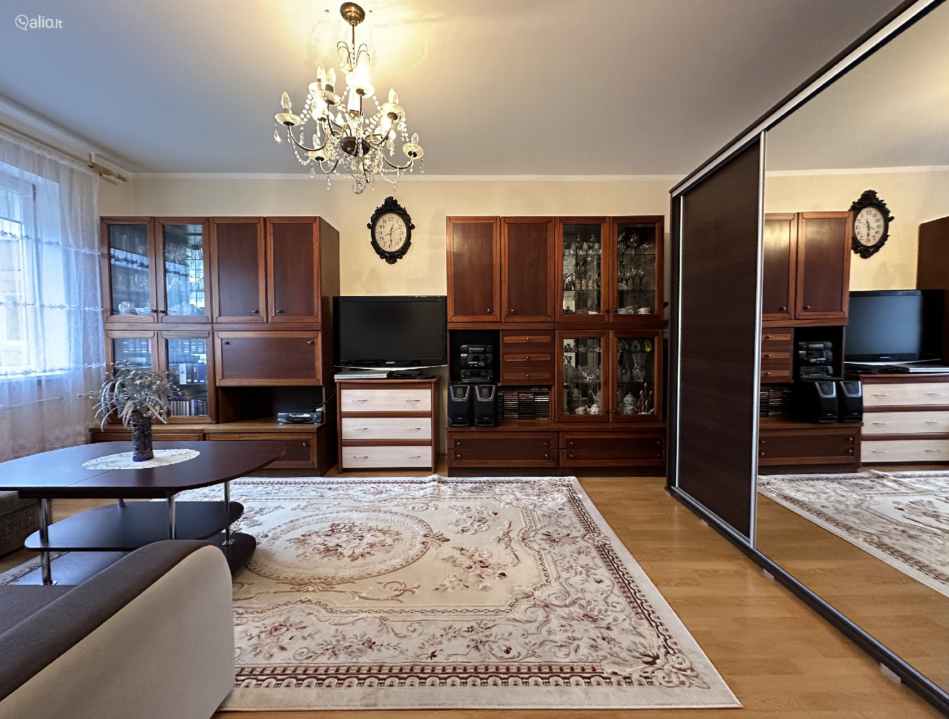 1-NO KAMBARIO BUTAS SU HOLU KRETINGOJE