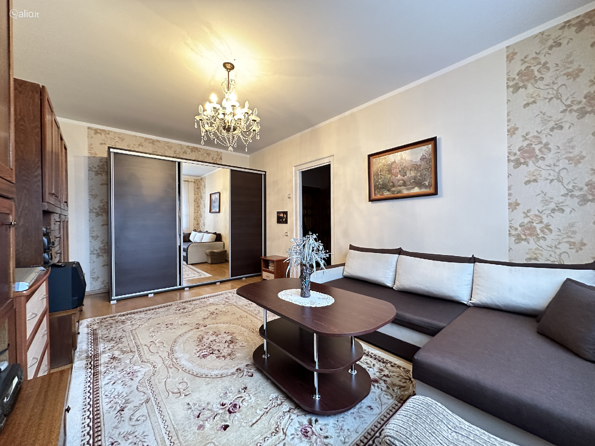 1-NO KAMBARIO BUTAS SU HOLU KRETINGOJE