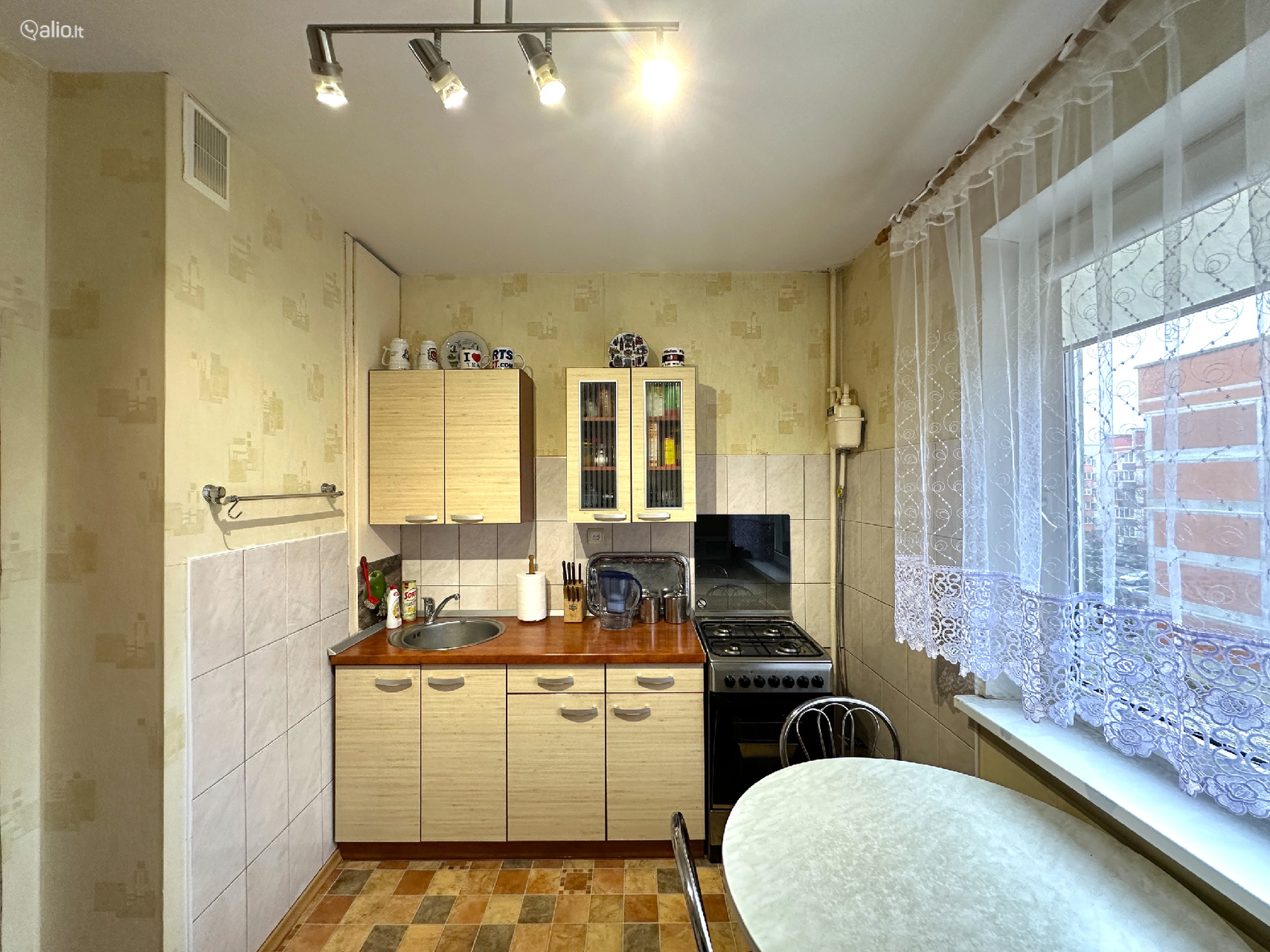 1-NO KAMBARIO BUTAS SU HOLU KRETINGOJE