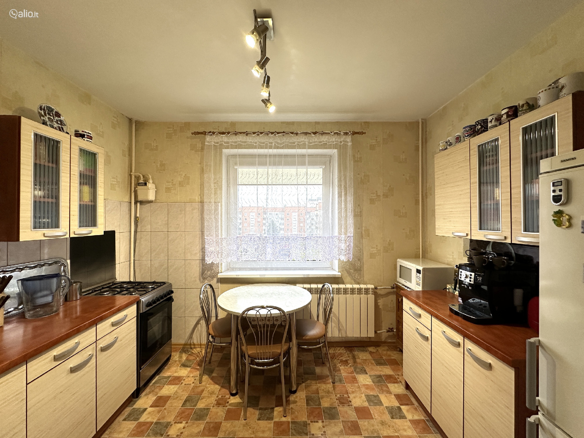 1-NO KAMBARIO BUTAS SU HOLU KRETINGOJE