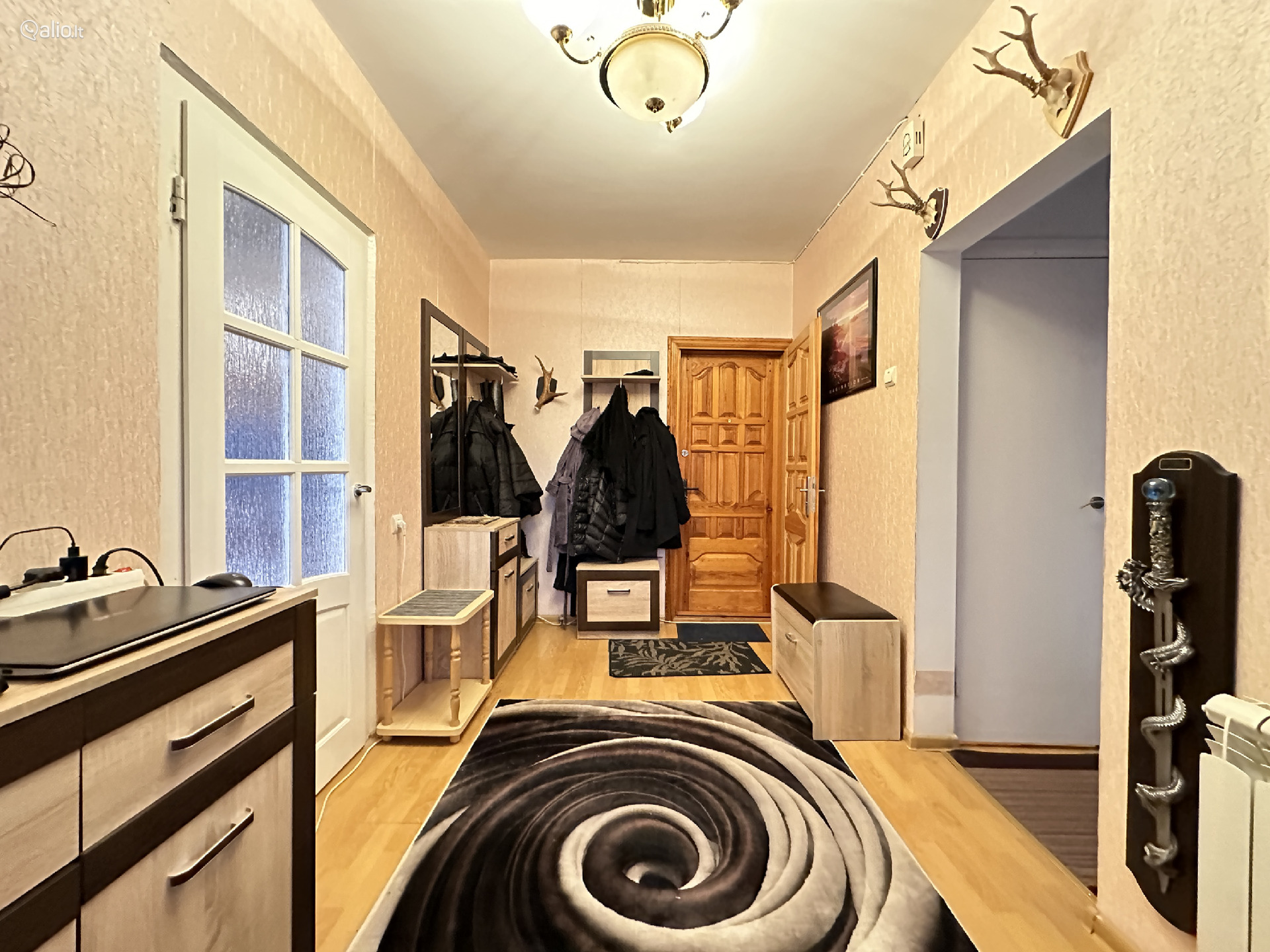 1-NO KAMBARIO BUTAS SU HOLU KRETINGOJE