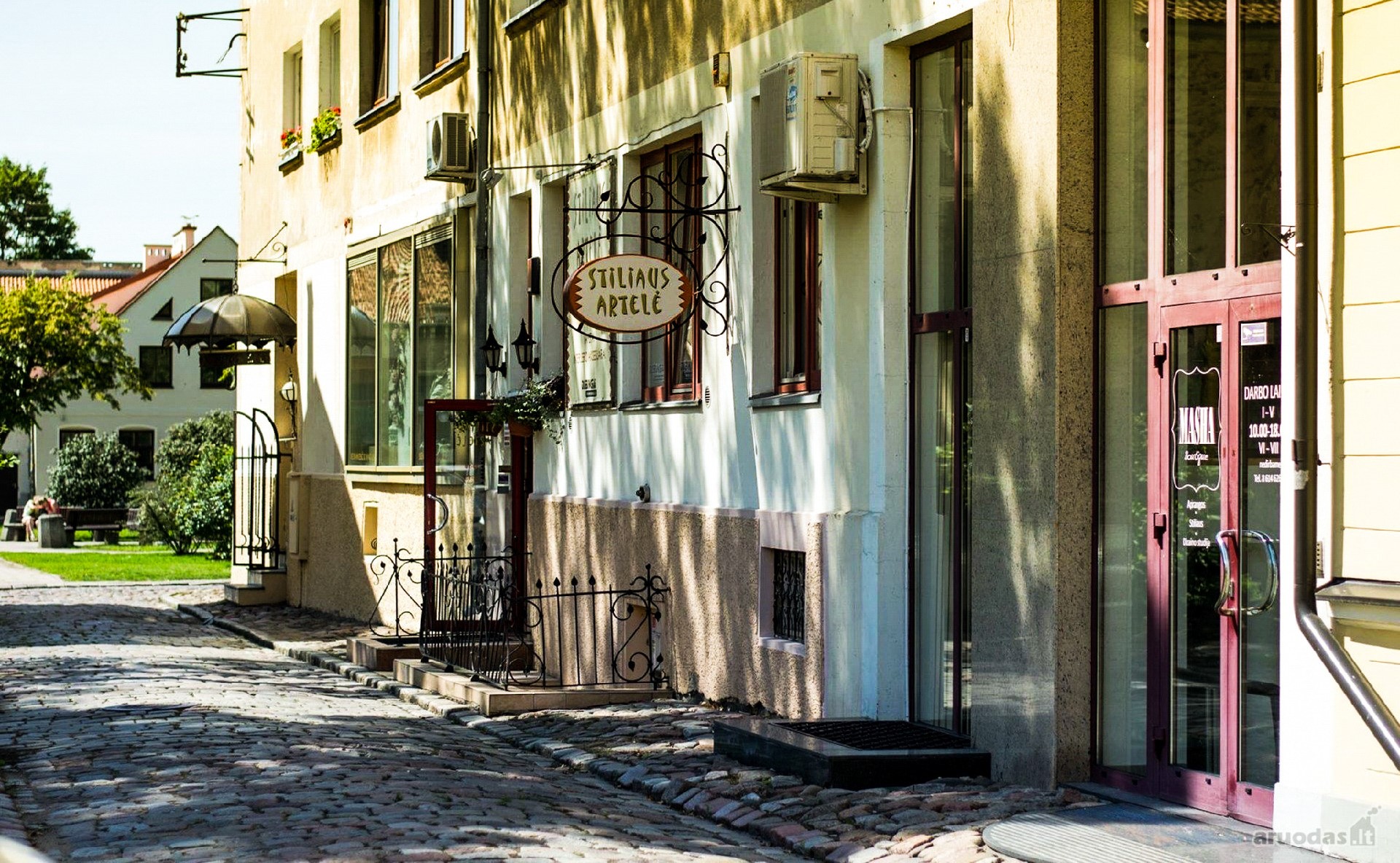 Pačioje Klaipėdos miesto širdyje, Tiltų g. nuomojamos komercinės paskirties patalpos.