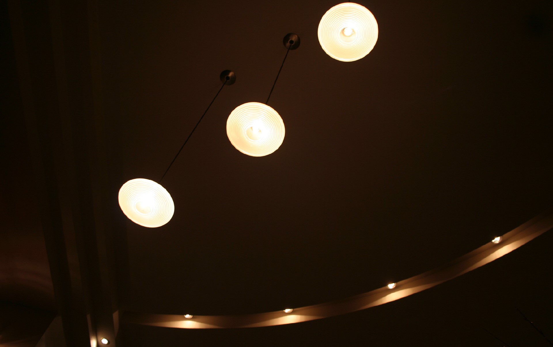 Pačioje Klaipėdos miesto širdyje, Tiltų g. nuomojamos komercinės paskirties patalpos.