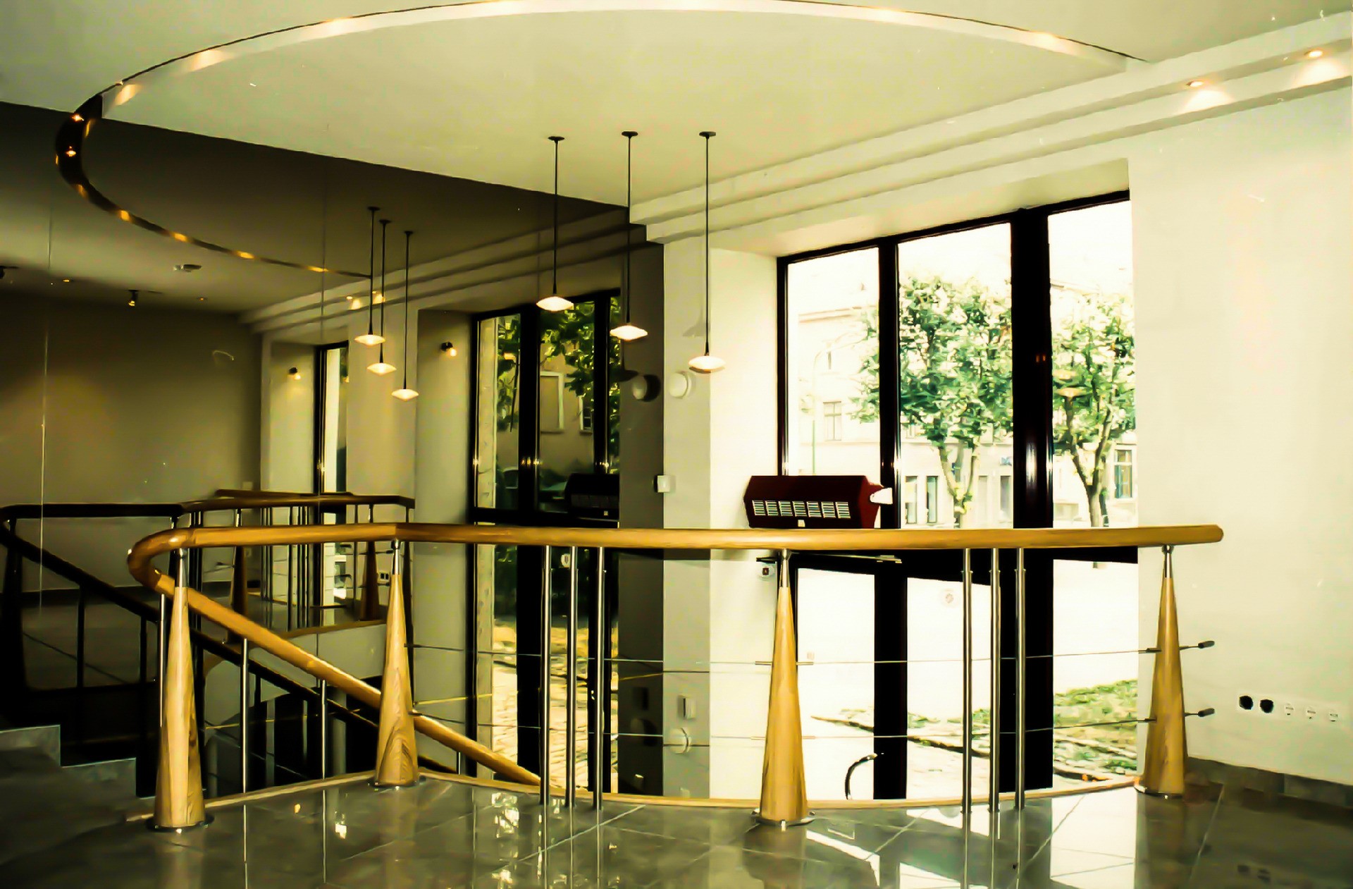 Pačioje Klaipėdos miesto širdyje, Tiltų g. nuomojamos komercinės paskirties patalpos.