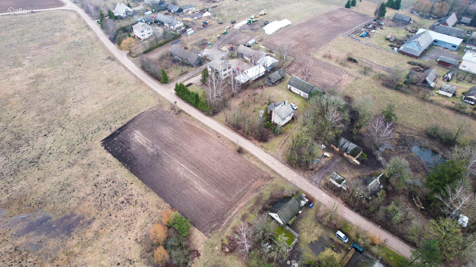 MŪRINIS NAMAS NETOLI EŽERO TEIZŲ K. LAZDIJŲ R.