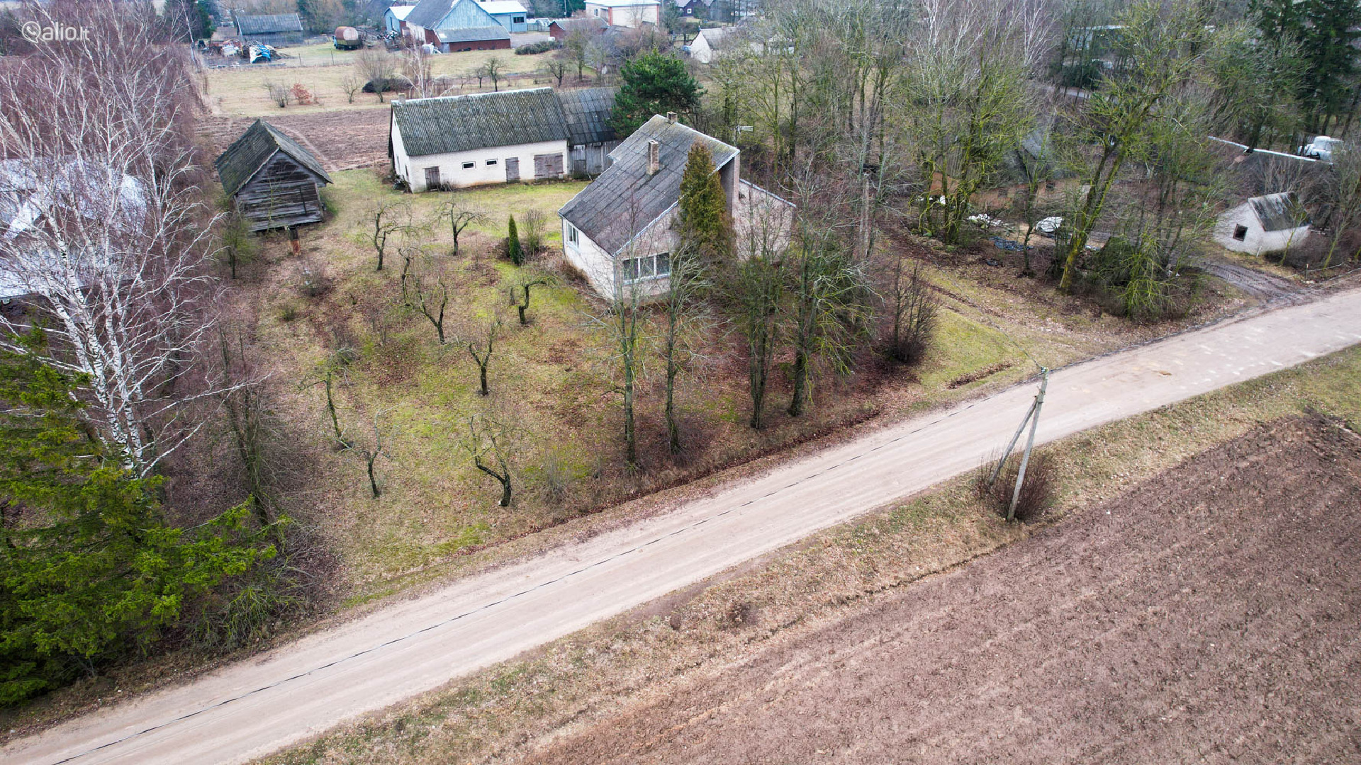 MŪRINIS NAMAS NETOLI EŽERO TEIZŲ K. LAZDIJŲ R.