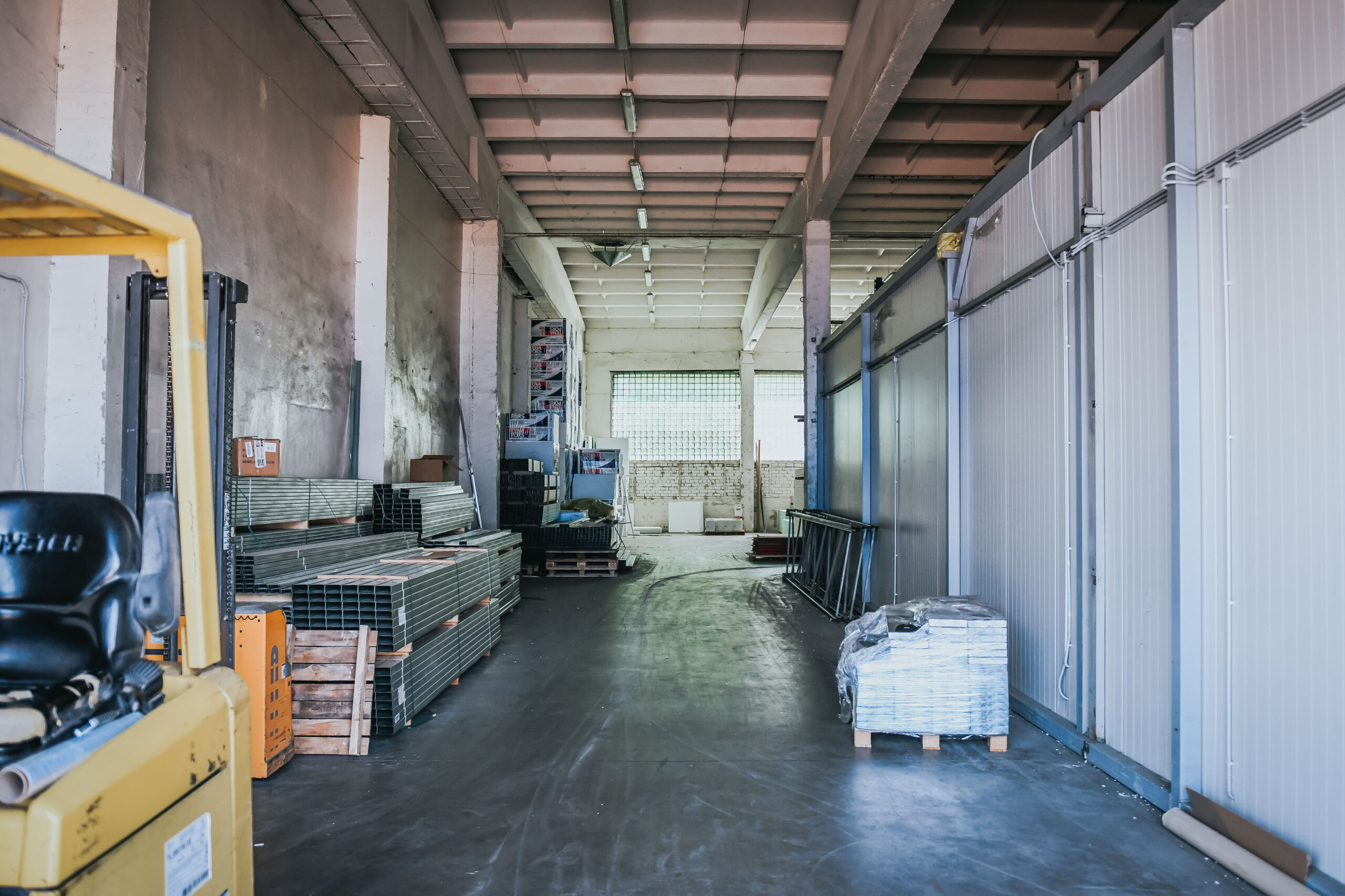 Išnuomojamos sandėliavimui-gamybai-prekybai tinkančios 724.36 kv.m., ploto patalpos Klaipėdoje, Šilutės pl,