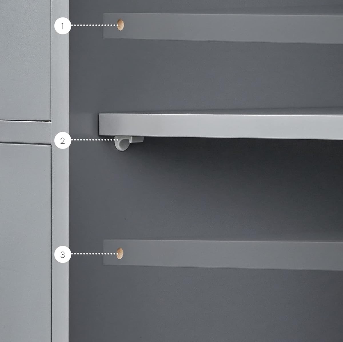 Spintelė su stalčiais.