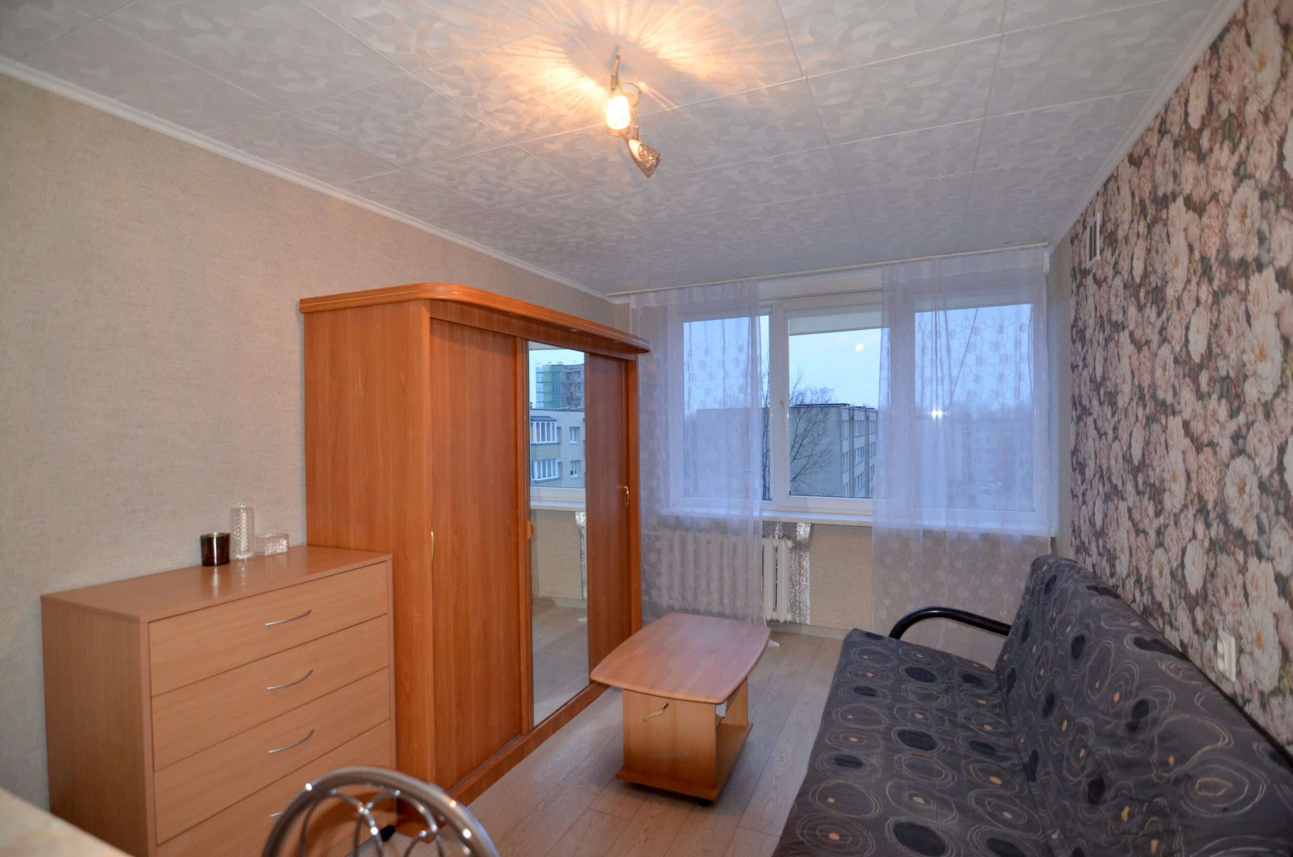 Parduodamas 1 kambario butas bendrabutyje, Plungėje.