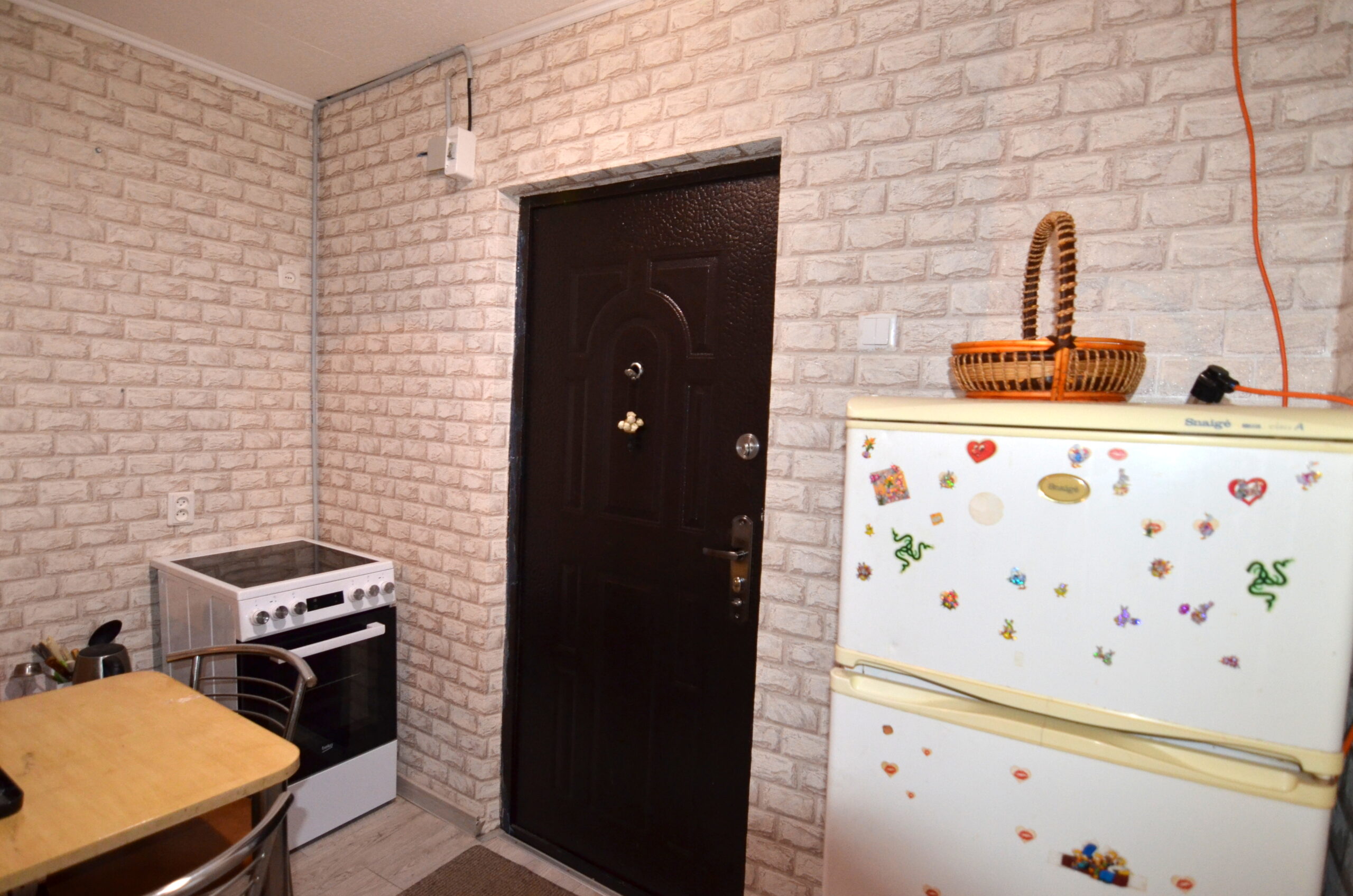 Parduodamas 1 kambario butas bendrabutyje, Plungėje.