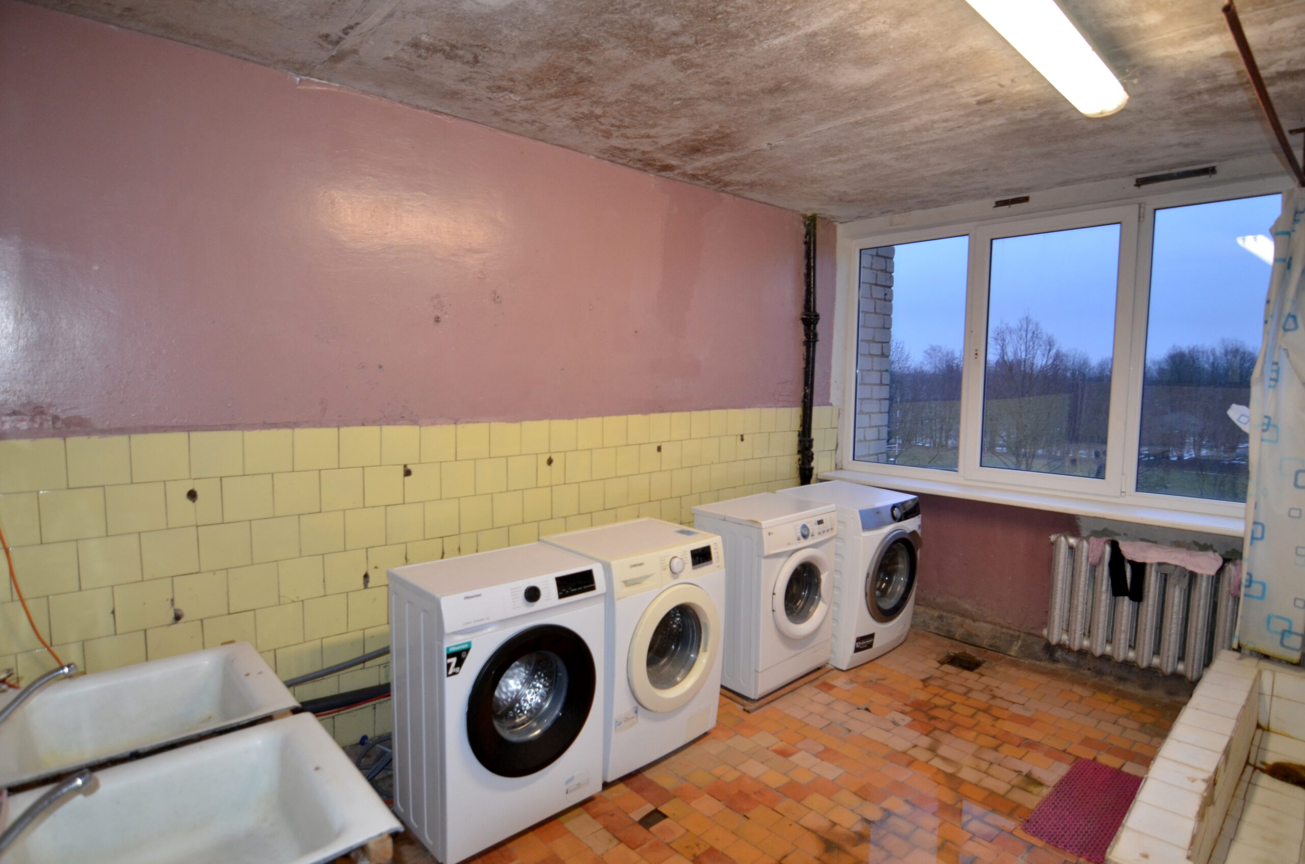 Parduodamas 1 kambario butas bendrabutyje, Plungėje.