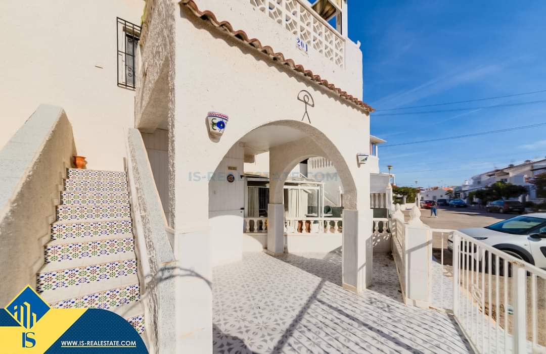 Parduodamas 3 kambarių antro aukšto bungalas, Ispanijoje, Alicante provincijoje, Torrevieja mieste