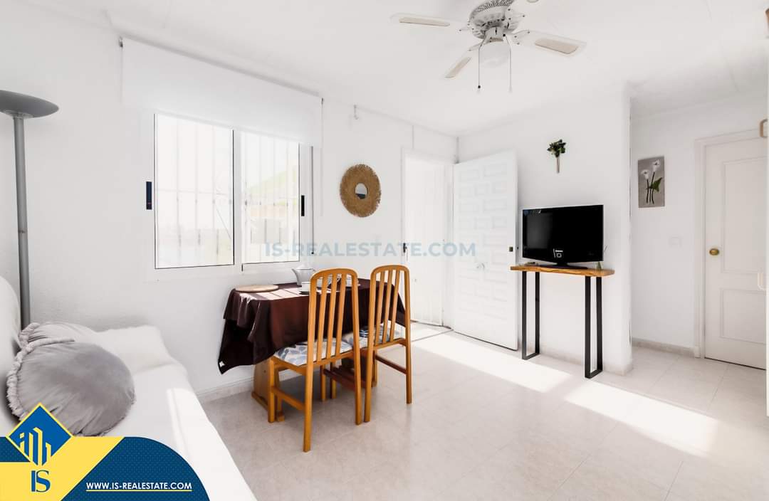 Parduodamas 3 kambarių antro aukšto bungalas, Ispanijoje, Alicante provincijoje, Torrevieja mieste