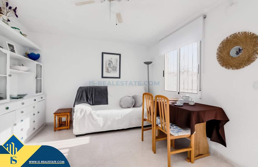 Parduodamas 3 kambarių antro aukšto bungalas, Ispanijoje, Alicante provincijoje, Torrevieja mieste