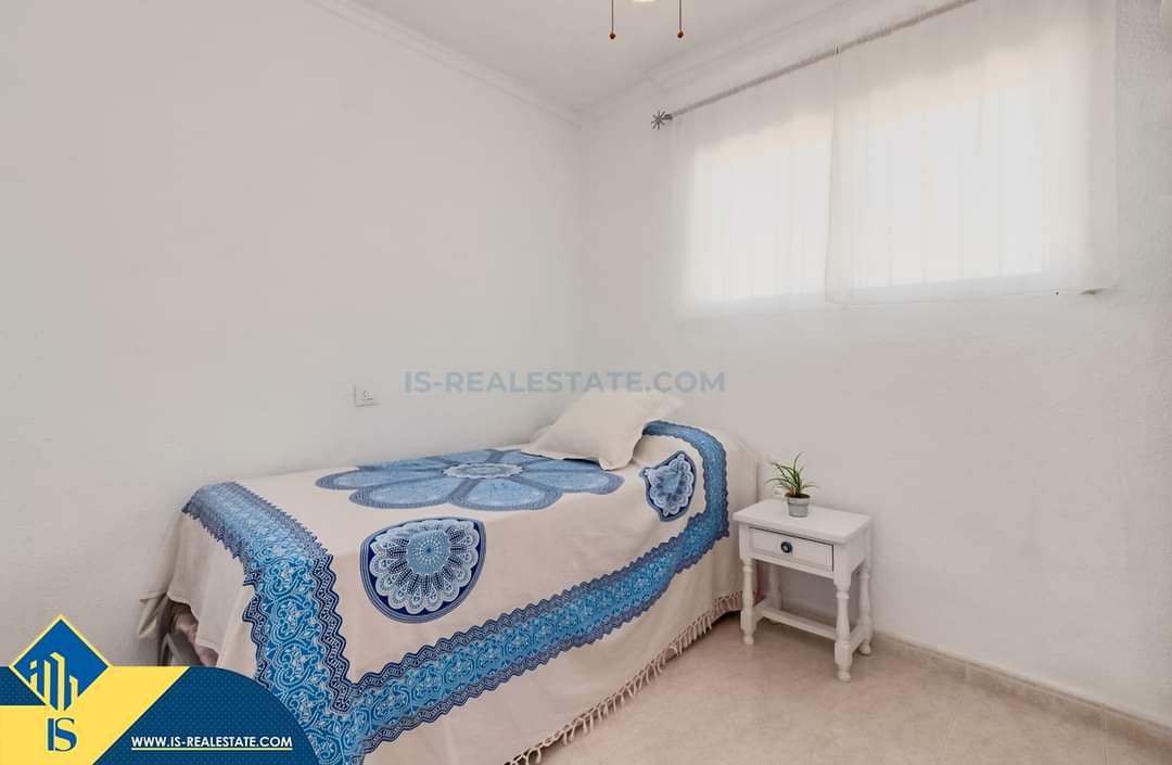 Parduodamas 3 kambarių antro aukšto bungalas, Ispanijoje, Alicante provincijoje, Torrevieja mieste