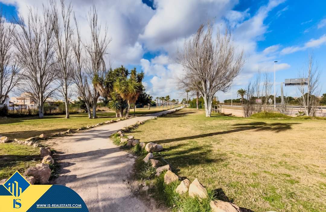 Parduodamas 3-jų kambarių bungalas, Ispanijoje, Alicante provincijoje, Torrevieja mieste