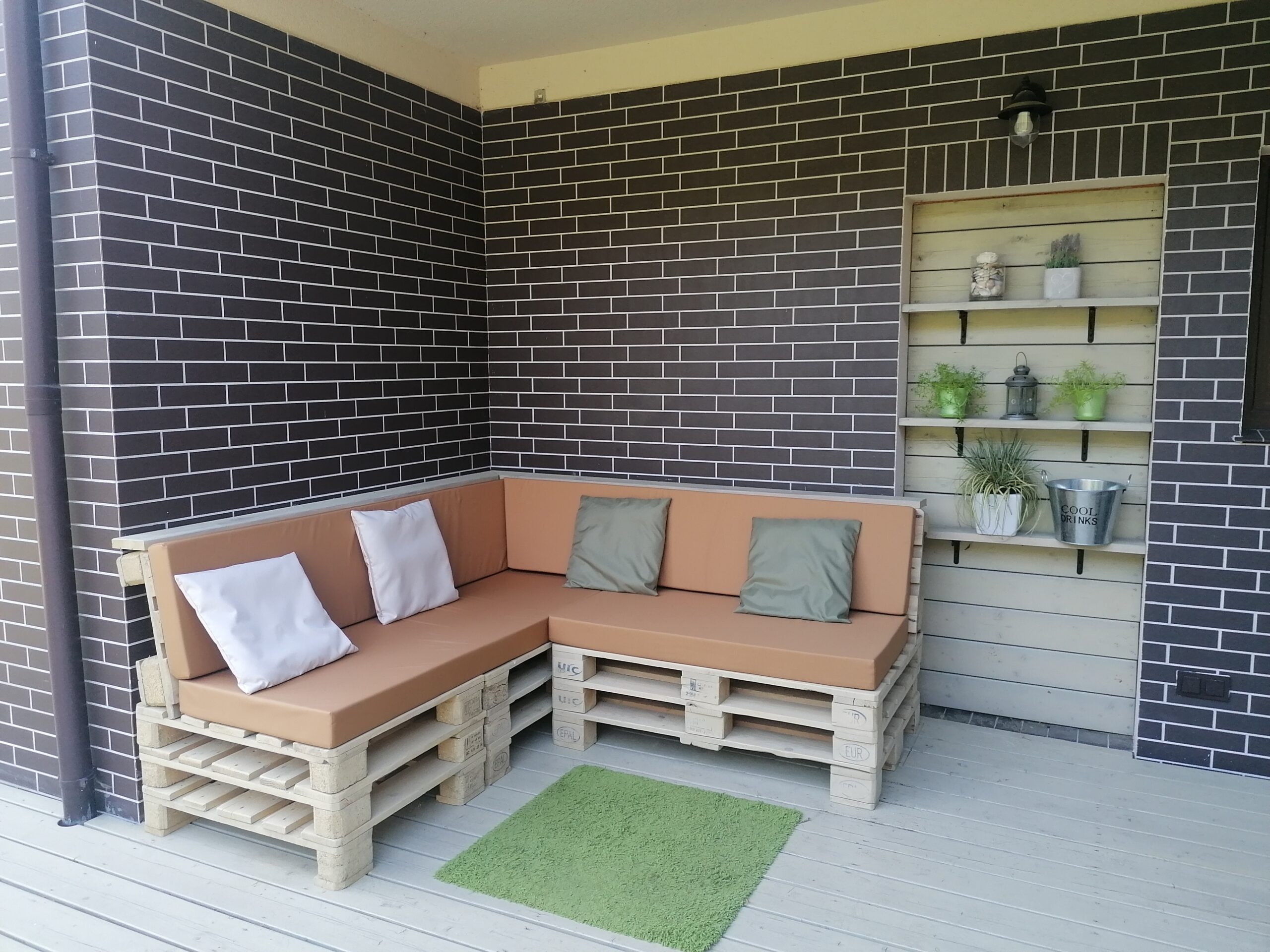 Lauko , terasos baldų , gultų paminkštinimai , lauko užuolaidos , pagalvėlės ir kt.