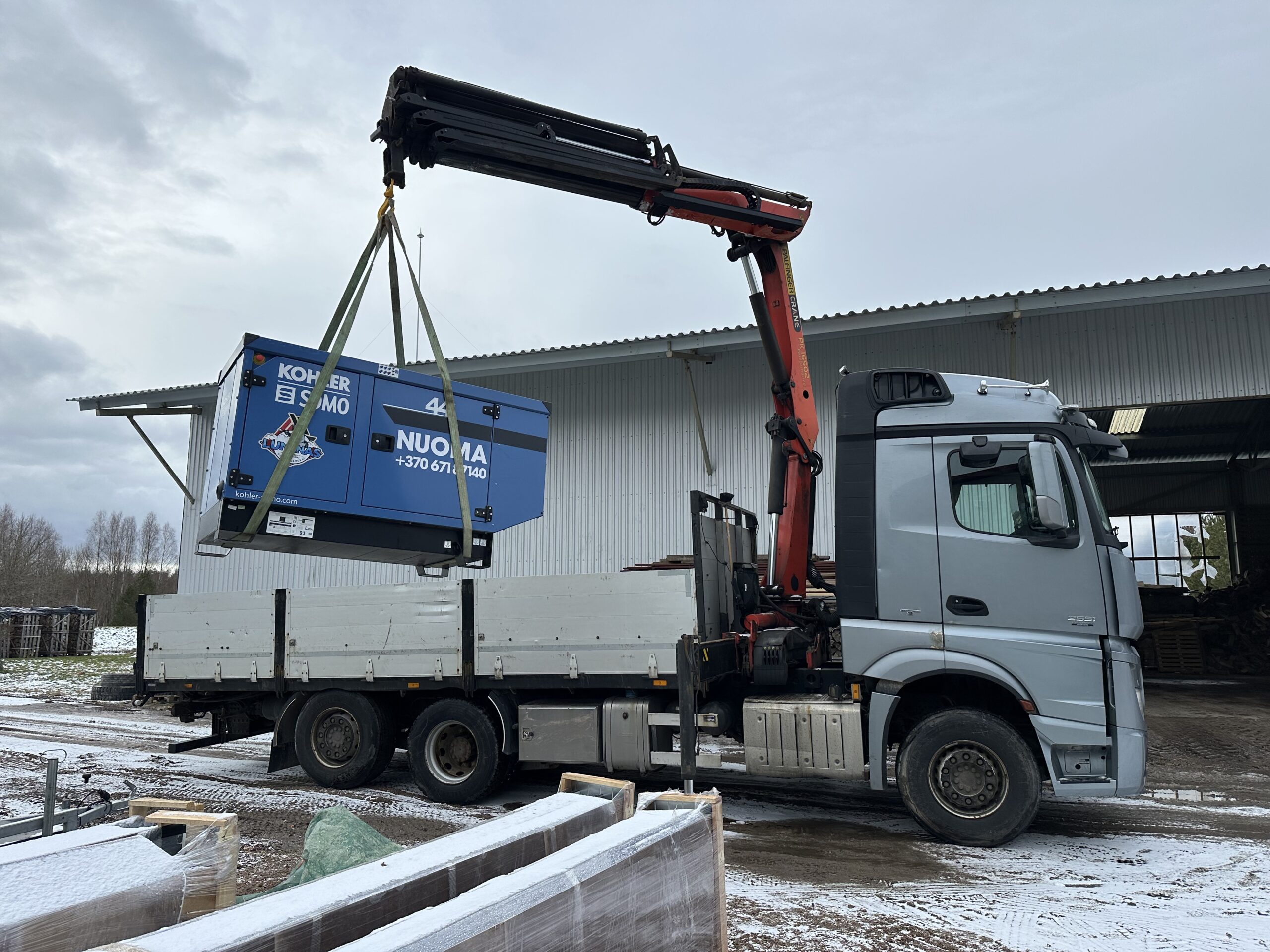 KROVINIŲ PERVEŽIMAS SU FISKARU 15m. ilgio strėlė