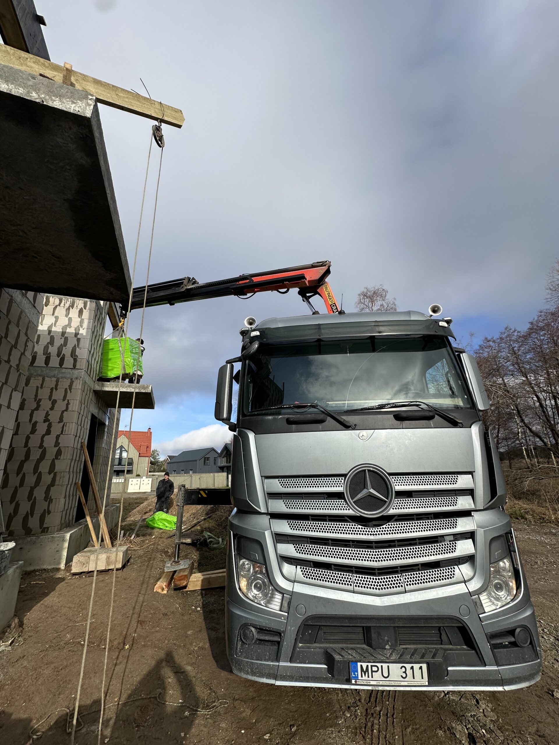 KROVINIŲ PERVEŽIMAS SU FISKARU 15m. ilgio strėlė