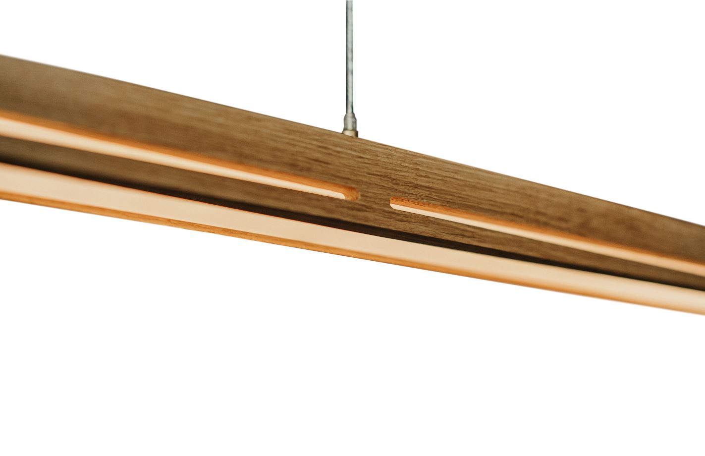 Mūsų pagaminti, pakabinami LED šviestuvai iš medienos (ąžuolo), su pulteliu