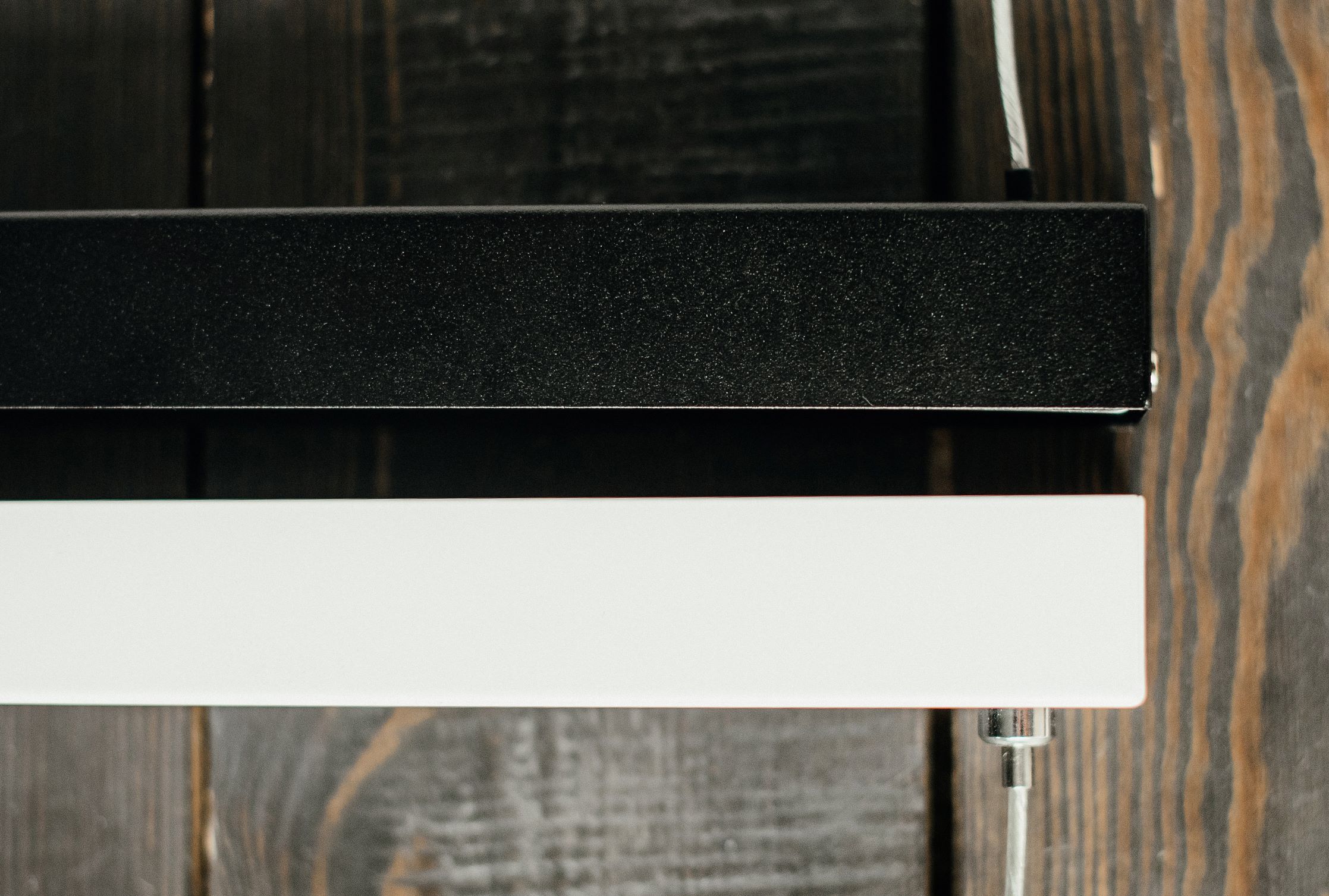 Mūsų pagaminti, pakabinami LED šviestuvai iš medienos (ąžuolo), su pulteliu