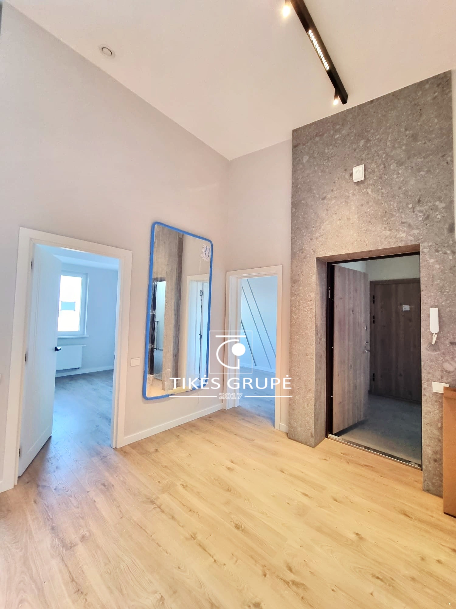 Klaipėdos mieste, rytinėje miesto dalyje, parduodamas erdvus 69.76 kv.m., butas trečiame aukšte.