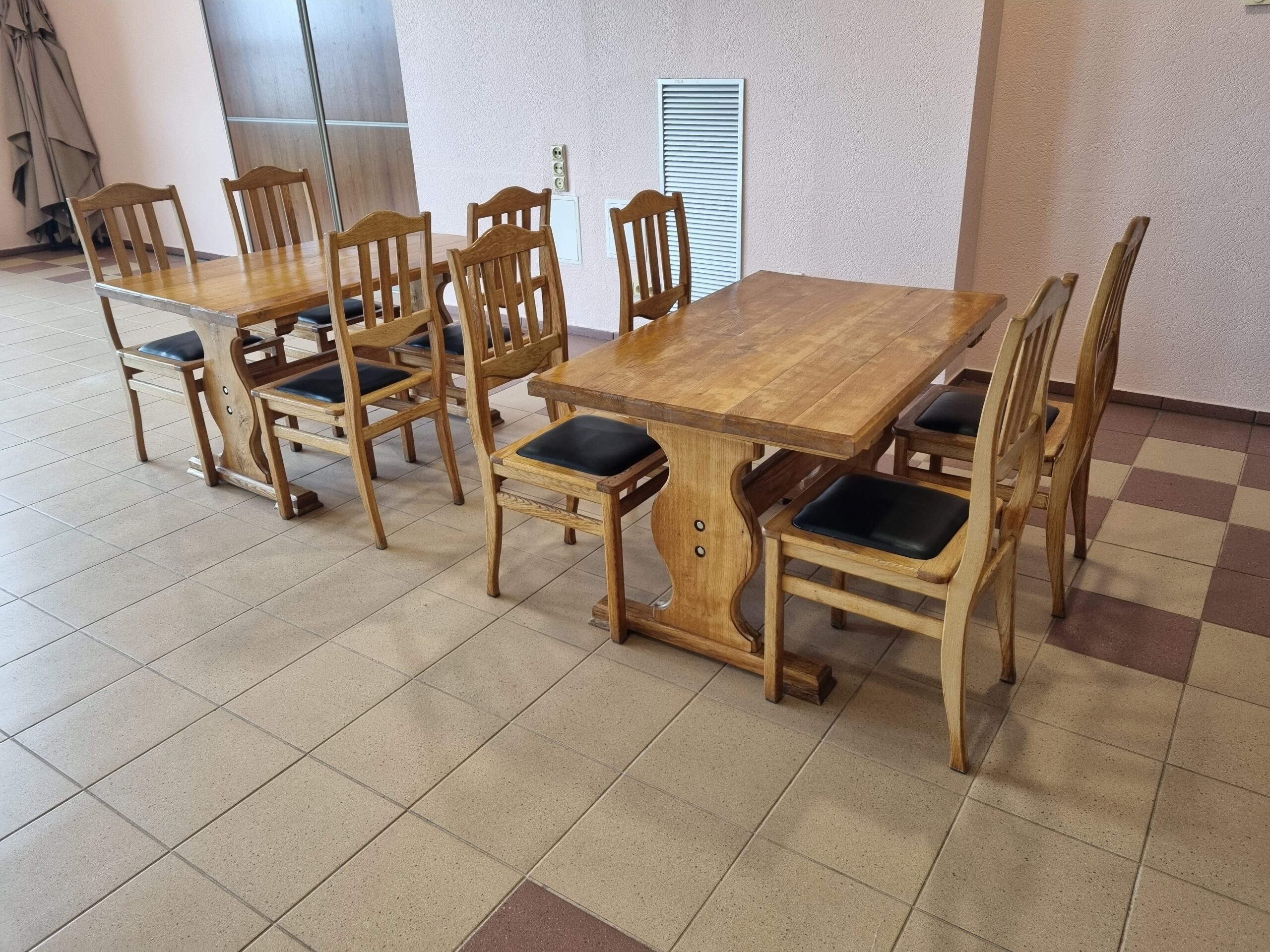 Stalas su 4 kėdėmis