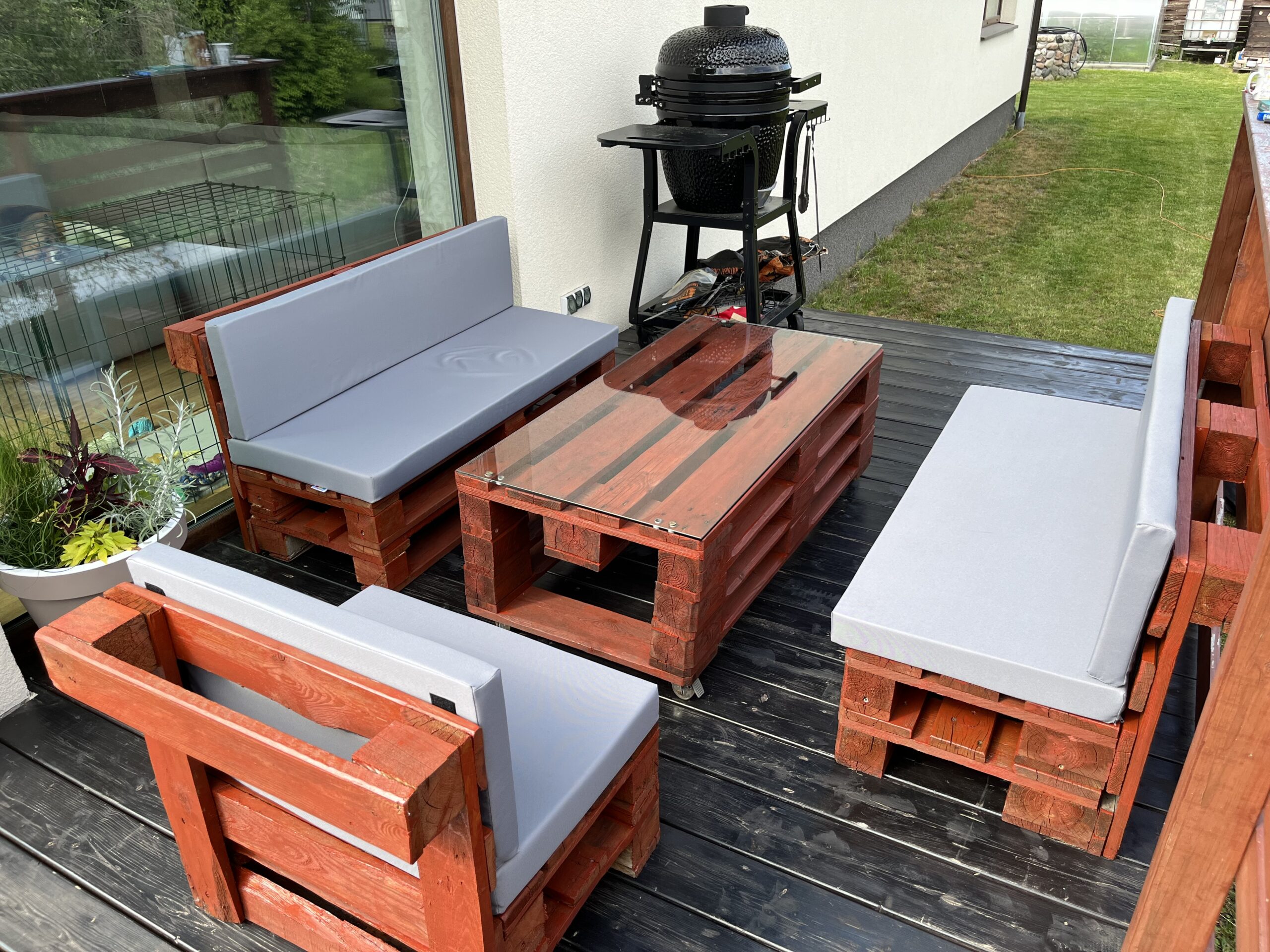 Lauko , terasos baldų , gultų paminkštinimai , lauko užuolaidos , pagalvėlės ir kt.