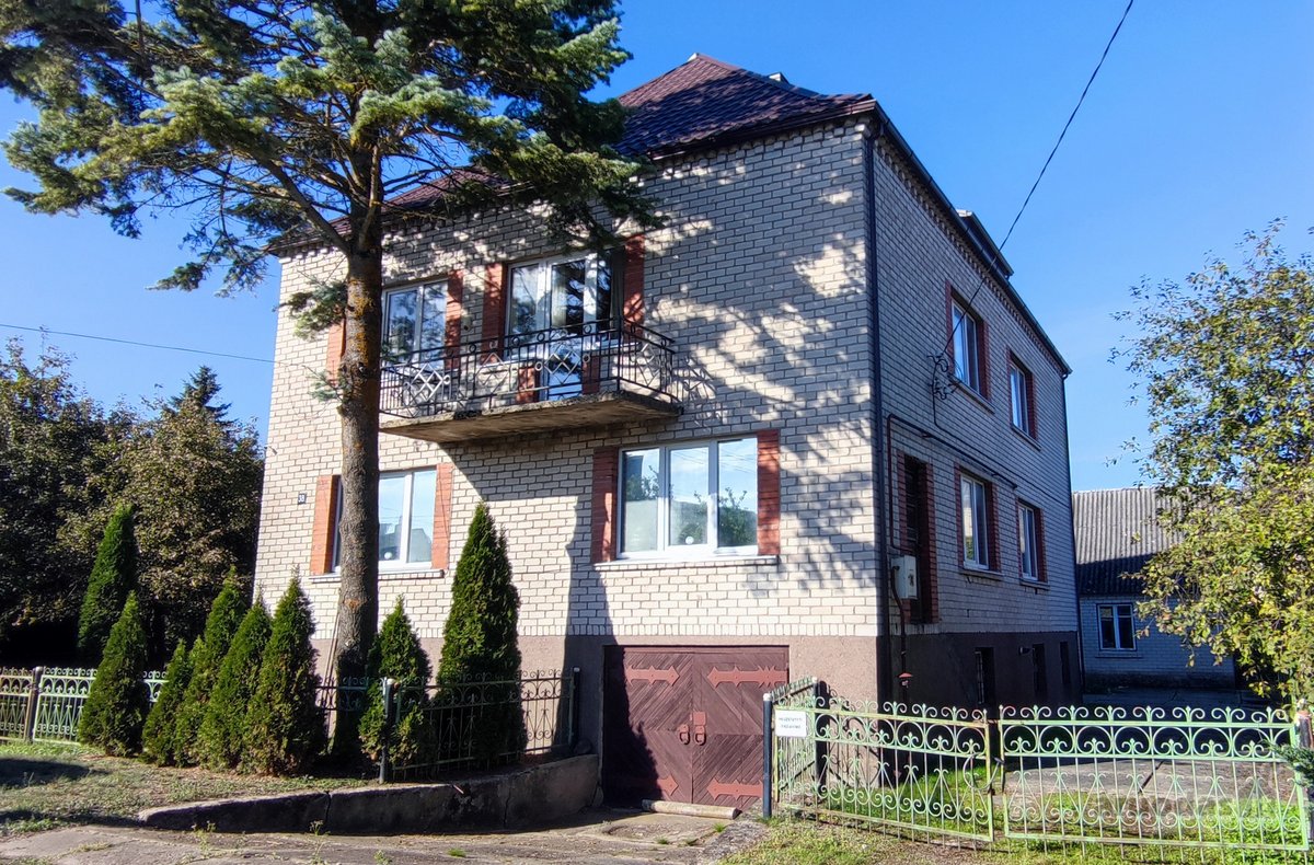 Parduodama erdvi, šviesi palėpė su aru žemės!