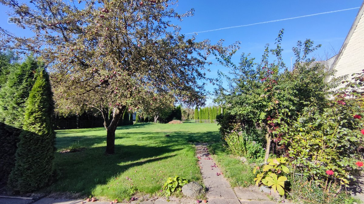 Parduodama erdvi, šviesi palėpė su aru žemės!