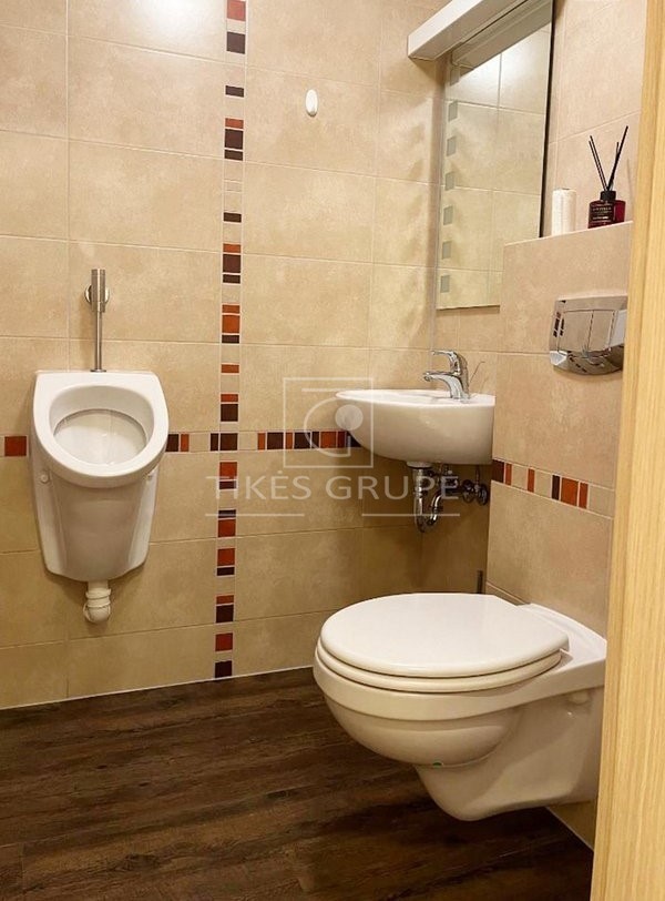 Klaipėdoje, Baltijos pr. nuomojamos komercinės paskirties patalpos.