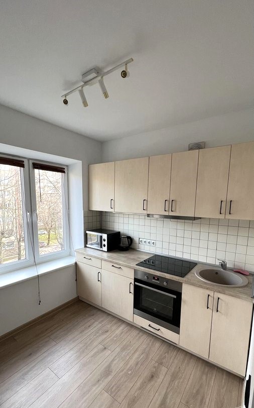 Parduodamas dviejų kambarių, naujai suremontuotas butas.