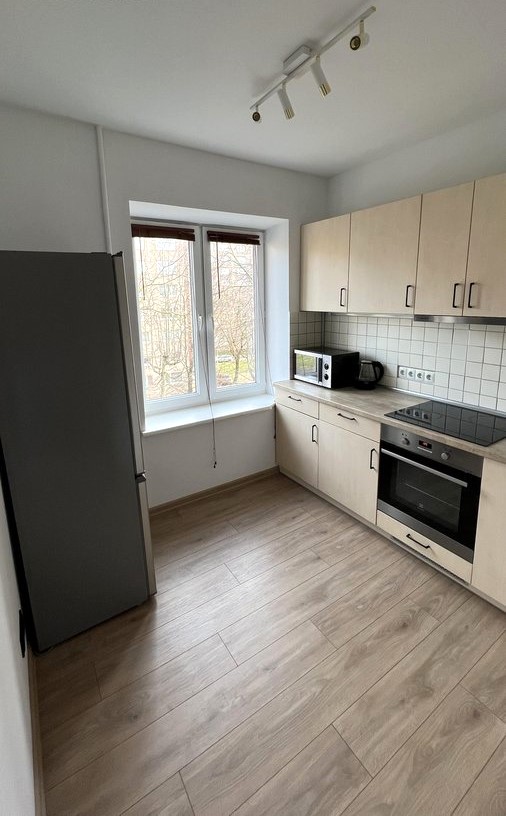 Parduodamas dviejų kambarių, naujai suremontuotas butas.