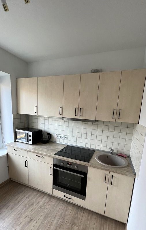 Parduodamas dviejų kambarių, naujai suremontuotas butas.