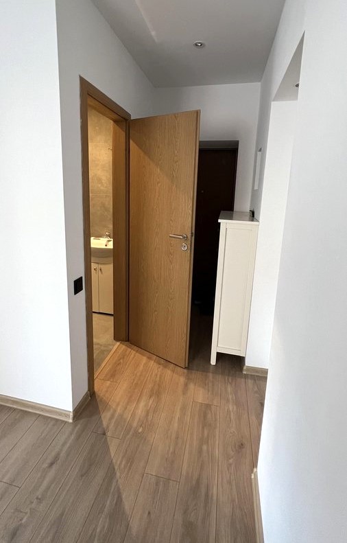 Parduodamas dviejų kambarių, naujai suremontuotas butas.