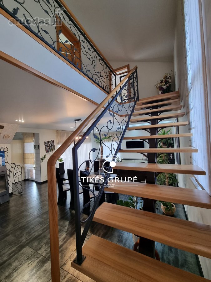 Klaipėdos raj., Stančiuose parduodamas erdvus 218 kv.m., mūrinis namas. Sklypas 9.72 aro.