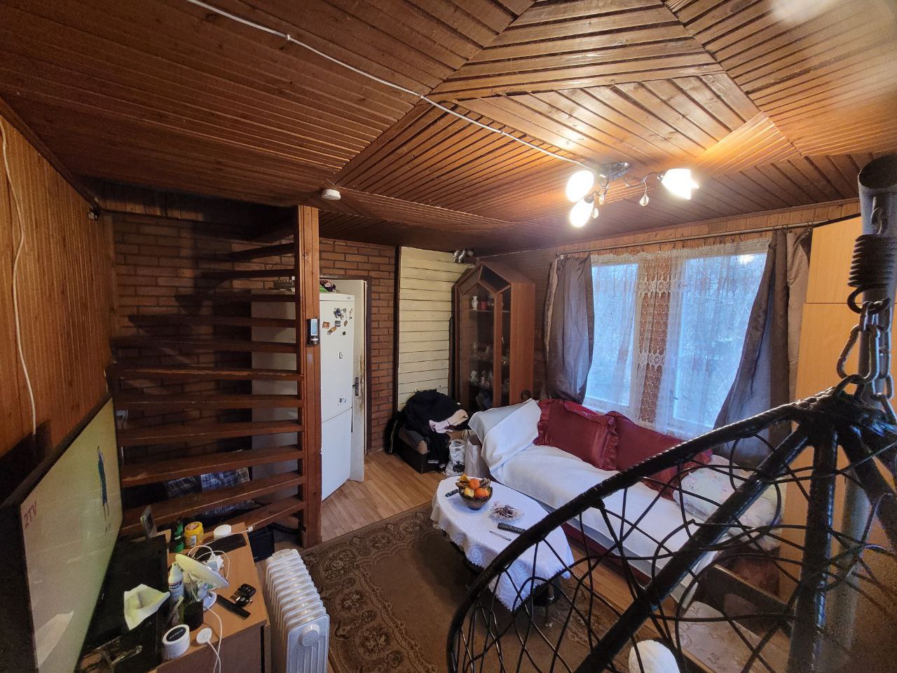 Sodo namas šalia Kauno marių