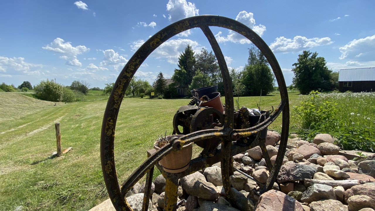 Sodyba su 1.73 ha žemės aplink namus Lazdijai, Rudamina