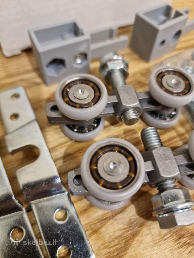 Stumdamų durų, ratukų rinkinys. Tinka ir duso kabinoms