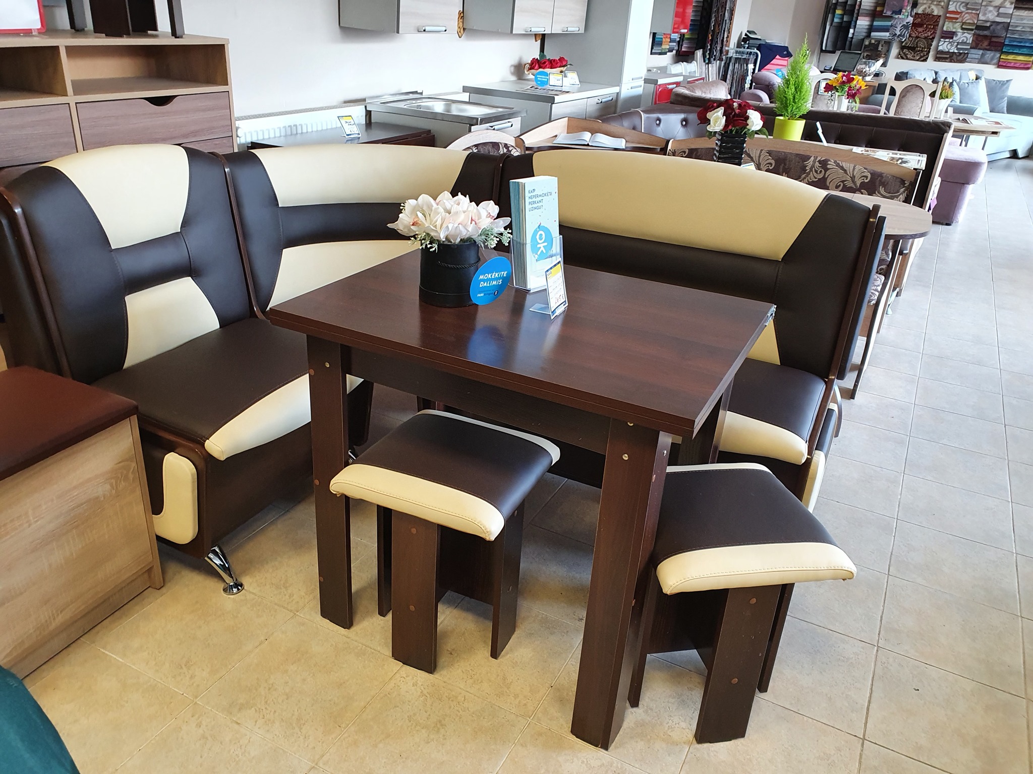 VISIŠKAI NAUJI!!! Virtuvinis kampas „Spartakas” su stalu ir 2 taburetemis