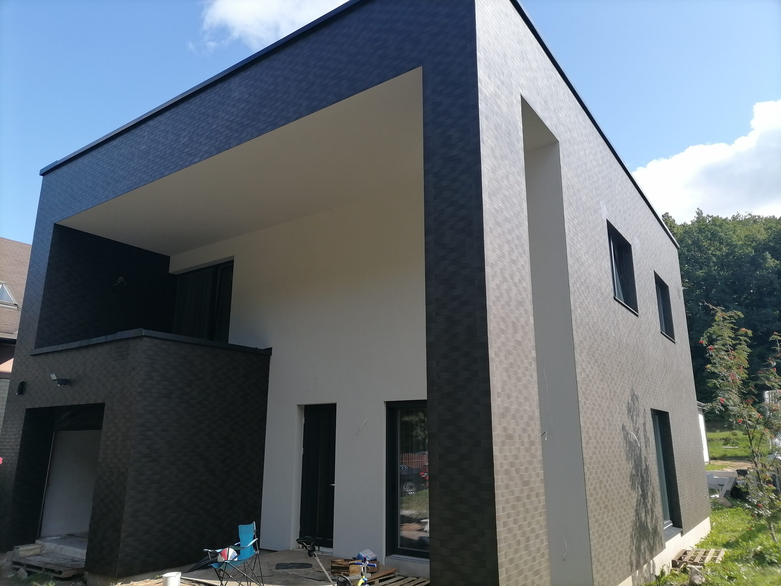 Kokybiškai ir greitai klijuojame visų rūšių plyteles.