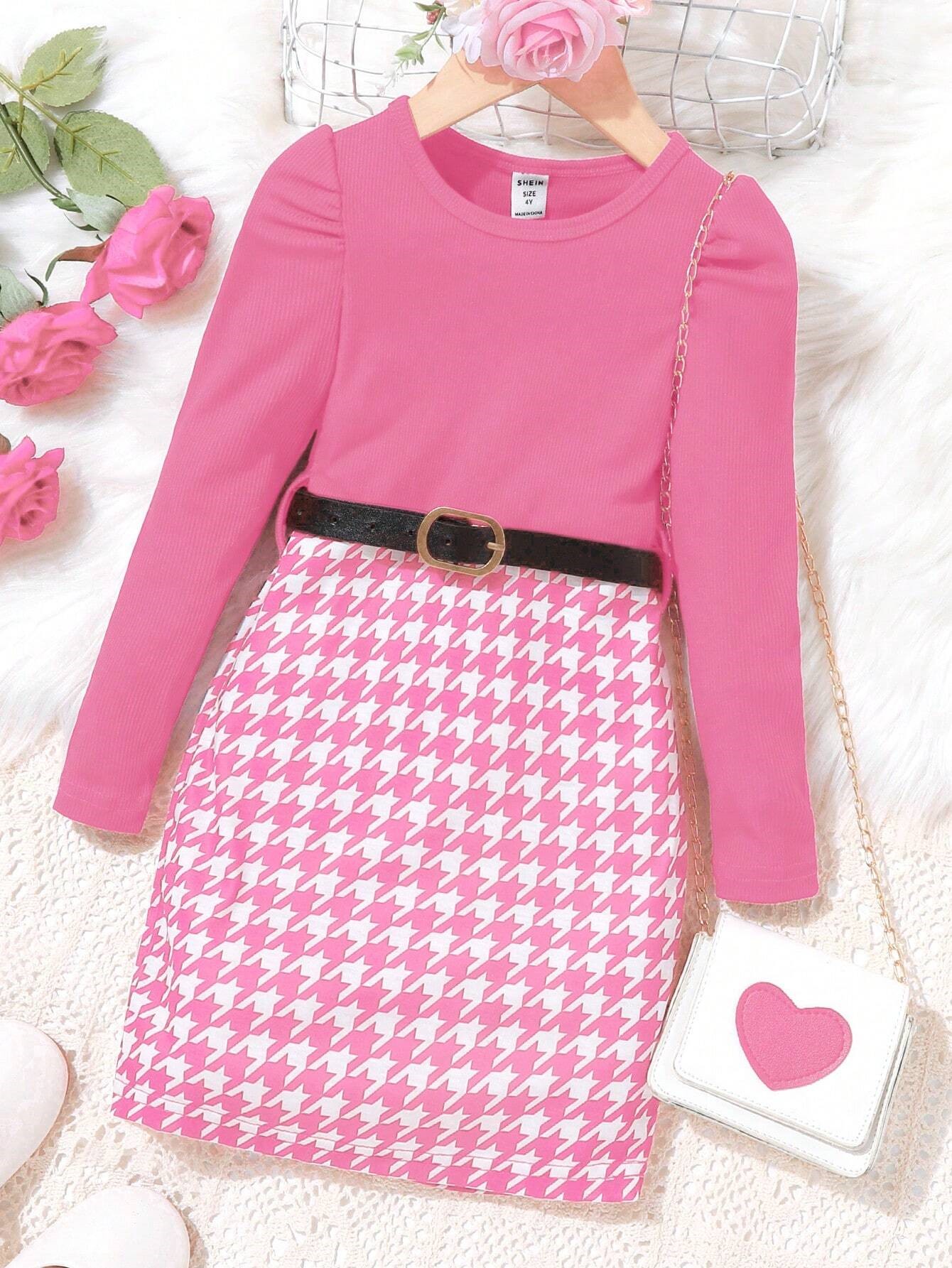 Rožinės spalvos suknelė su dirželiu