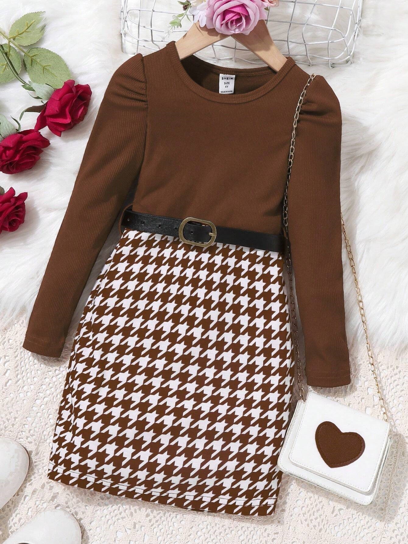 Ruda suknelė su dirželiu