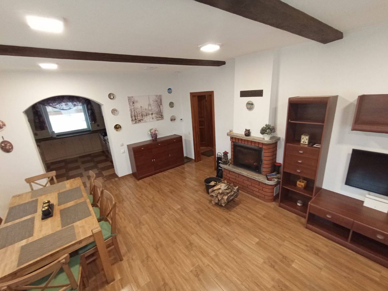 RENOVUOTA SODYBA SU TVENKINIAIS, PIRTIMI, IGNALINOS R.