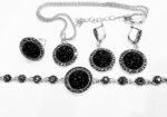 PAPUOŠALŲ rinkinys ELEGANCE, juodų akmenėlių akutė, 25 €
