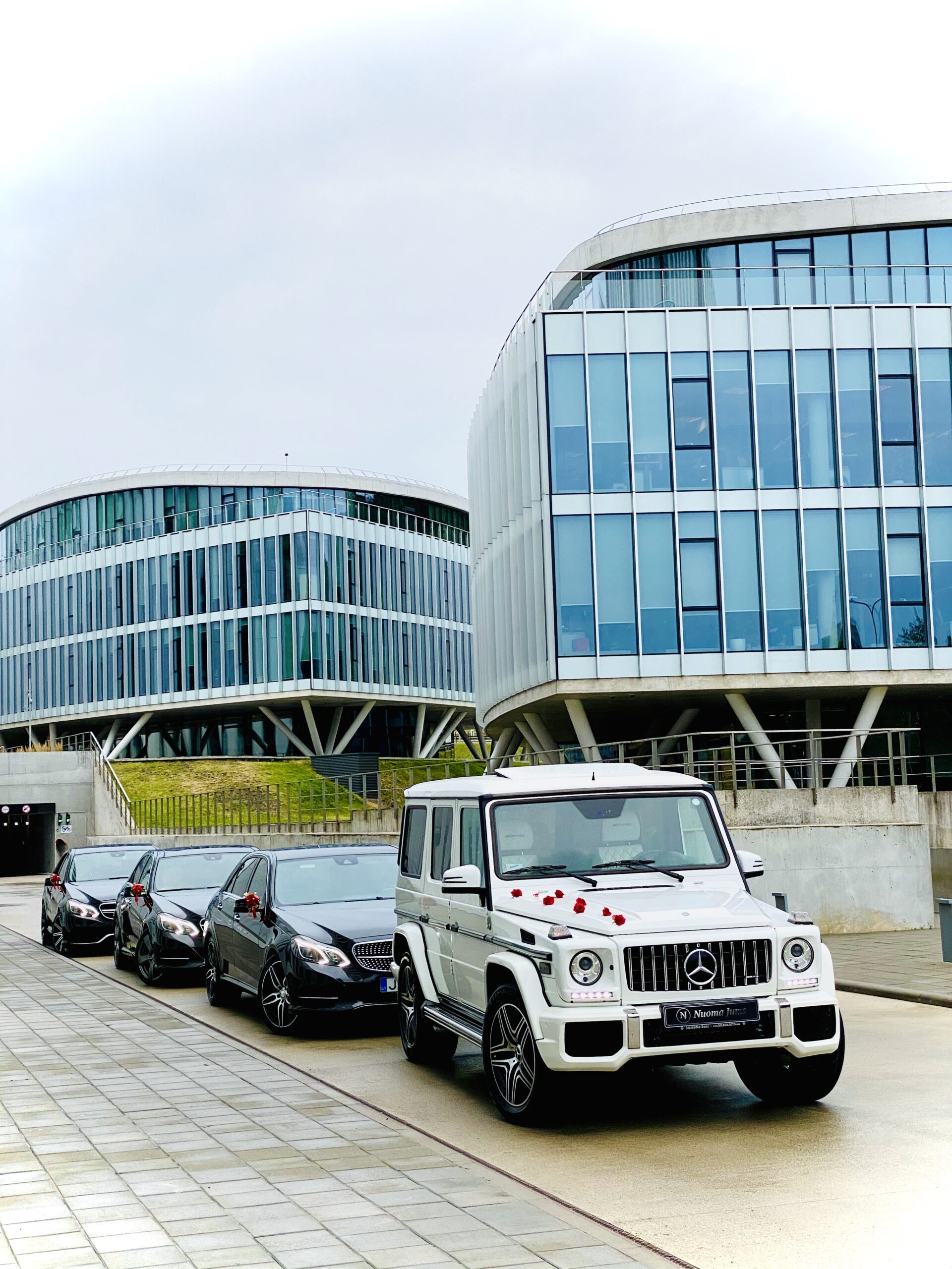 Automobilių nuoma vestuvėms , automobiliai vestuvėms su vairuotoju , prabangių automobilių nuoma